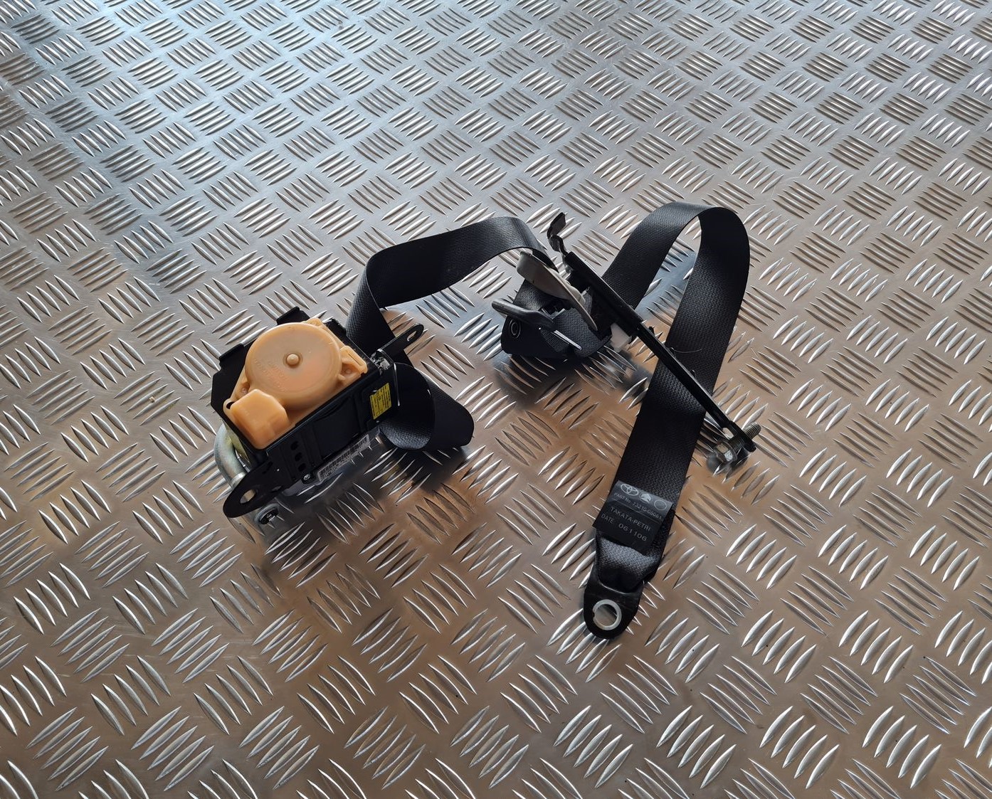 Priekšējā labā drošības josta priekš TOYOTA AVENSIS 2007 1 Priekšējā labā drošības josta priekš TOYOTA AVENSIS 2007