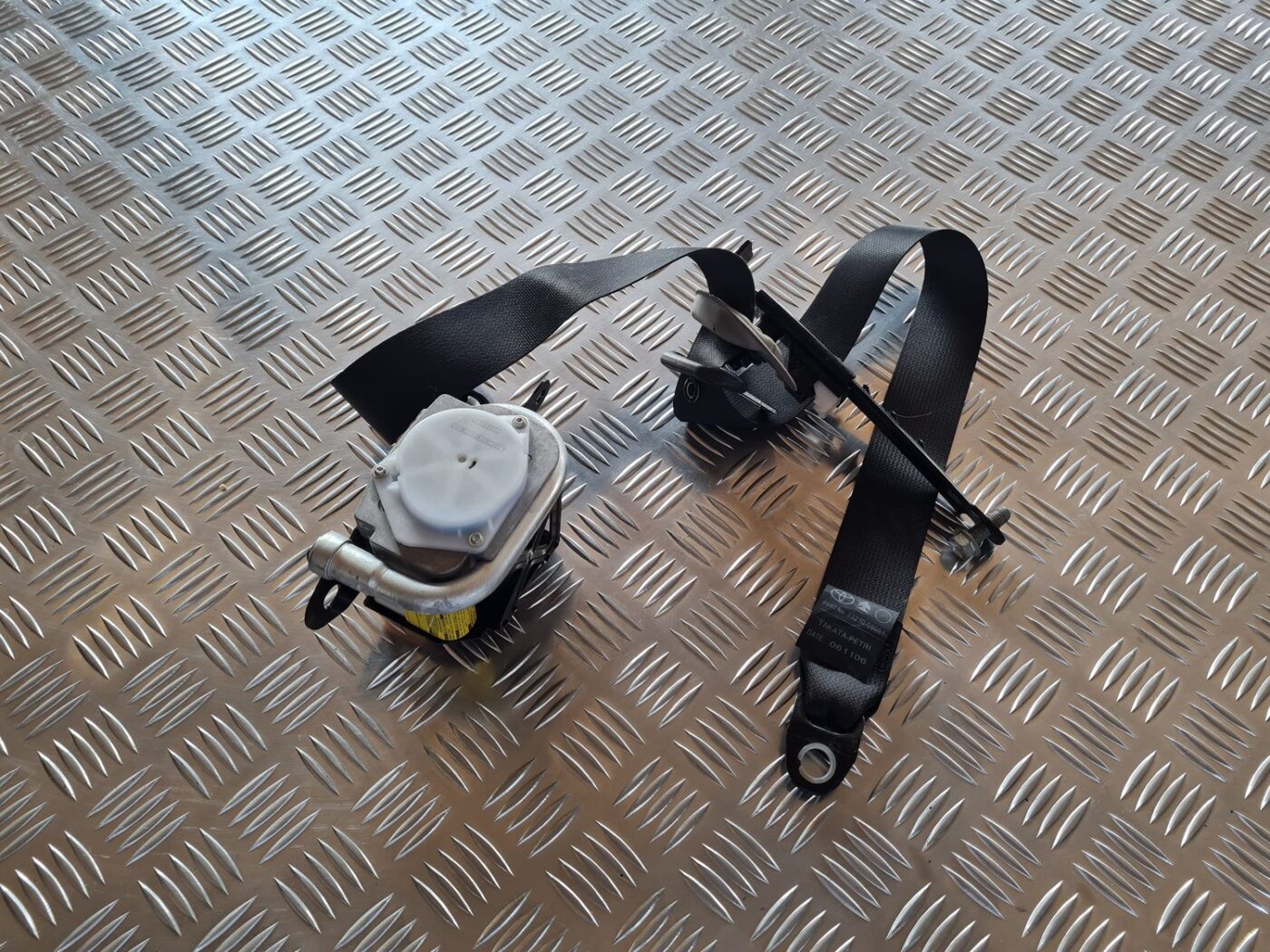 Priekšējā labā drošības josta priekš TOYOTA AVENSIS 2007 3 Priekšējā labā drošības josta priekš TOYOTA AVENSIS 2007