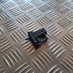 Apgaismojums mērinstrumentu paneļa mantu nodalījumā priekš TOYOTA AVENSIS 2007