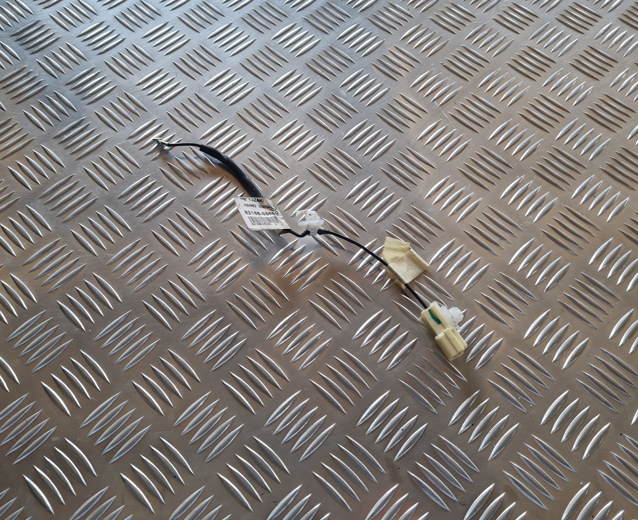 Aizmugurējā stikla apsildes vads priekš TOYOTA AVENSIS 2007 1 Aizmugurējā stikla apsildes vads priekš TOYOTA AVENSIS 2007