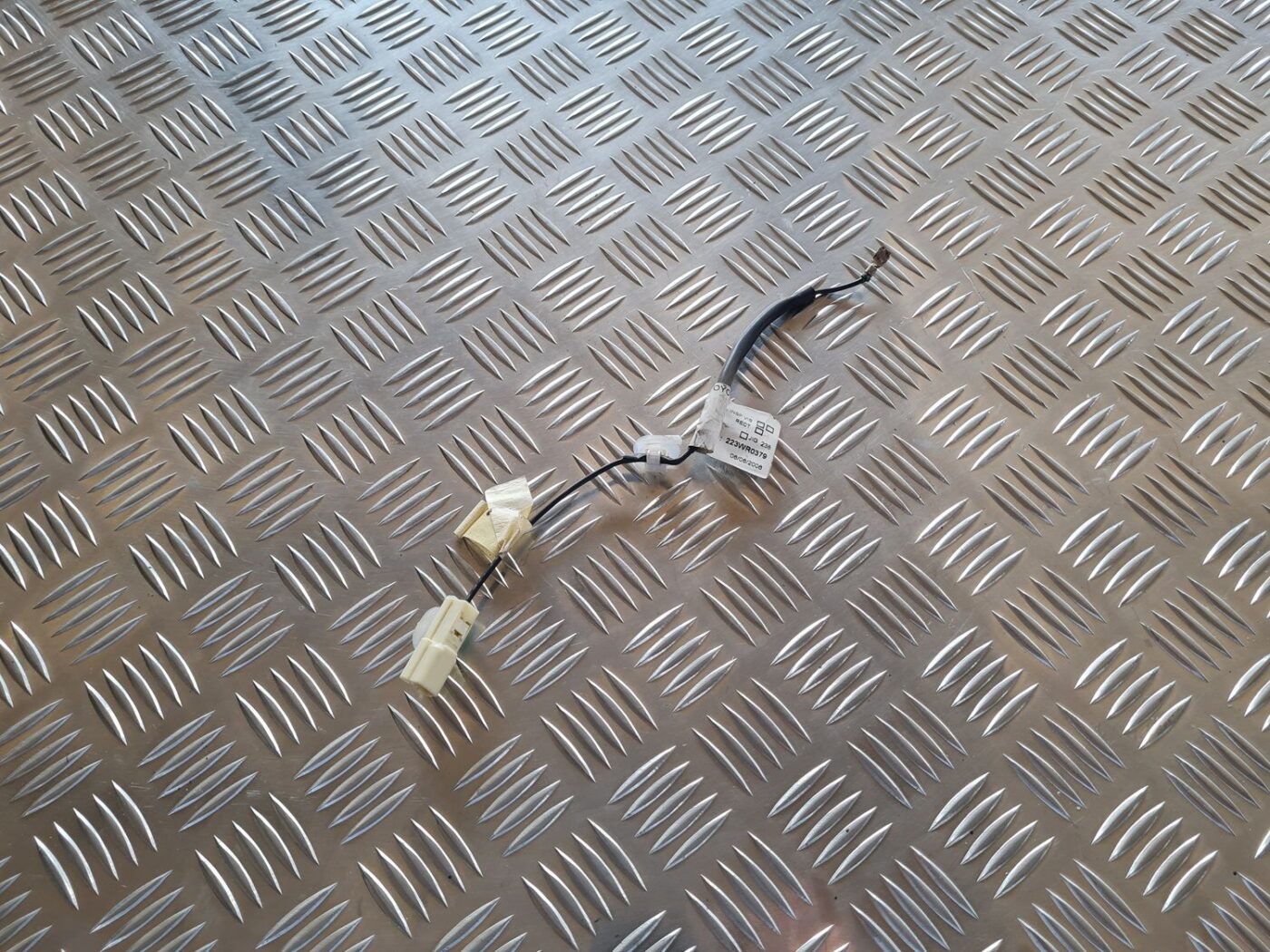 Aizmugurējā stikla apsildes vads priekš TOYOTA AVENSIS 2007 3 Aizmugurējā stikla apsildes vads priekš TOYOTA AVENSIS 2007