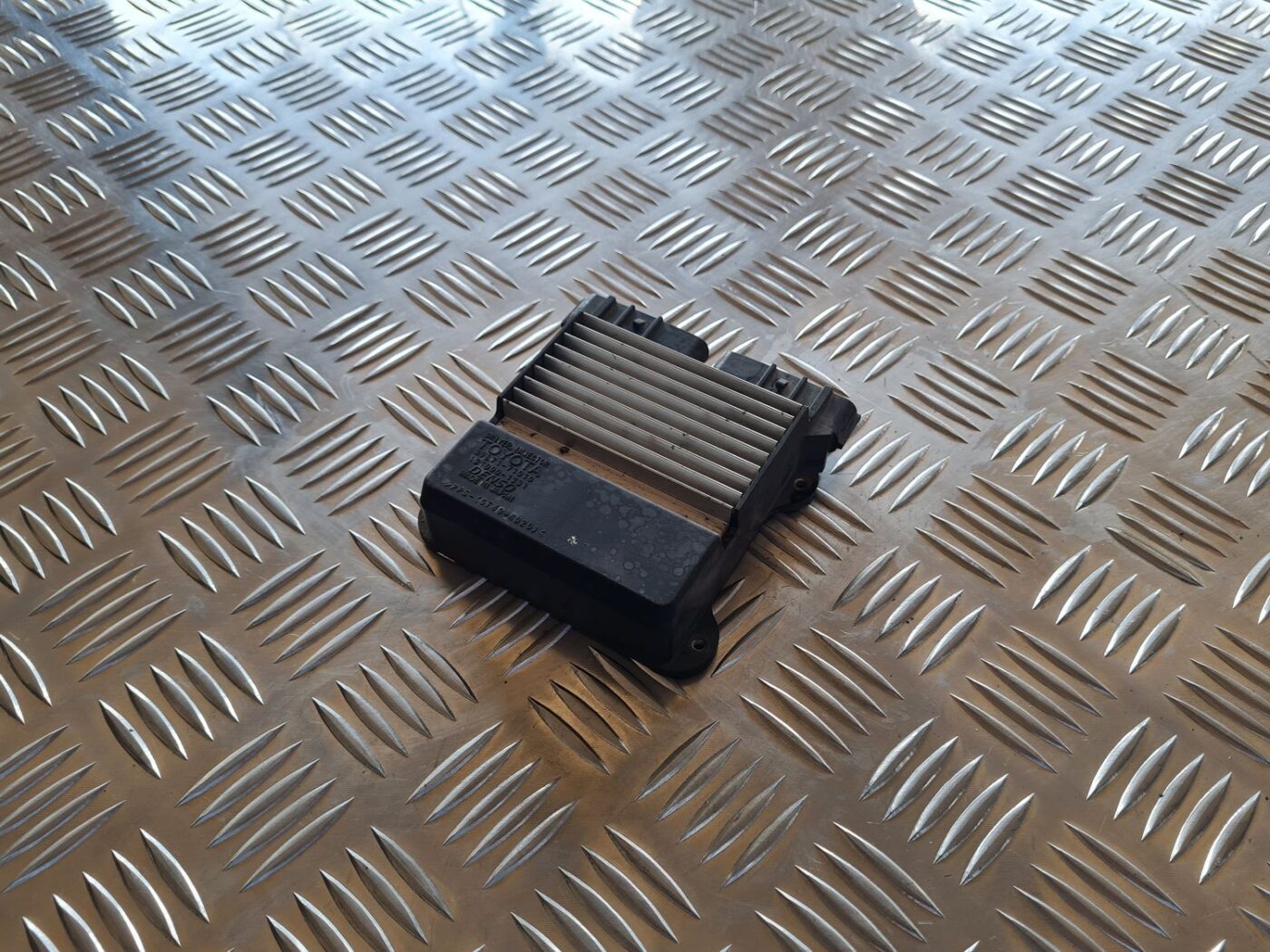 Degvielas smidzinātāju vadības bloks priekš TOYOTA AVENSIS 2007 1 Degvielas smidzinātāju vadības bloks priekš TOYOTA AVENSIS 2007