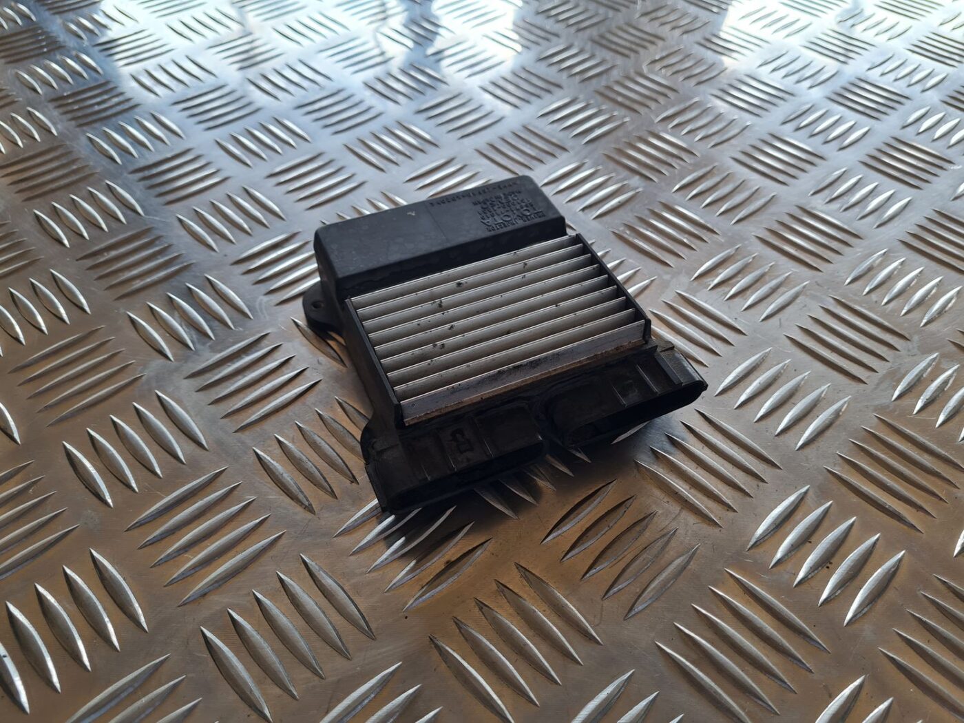 Degvielas smidzinātāju vadības bloks priekš TOYOTA AVENSIS 2007 4 Degvielas smidzinātāju vadības bloks priekš TOYOTA AVENSIS 2007