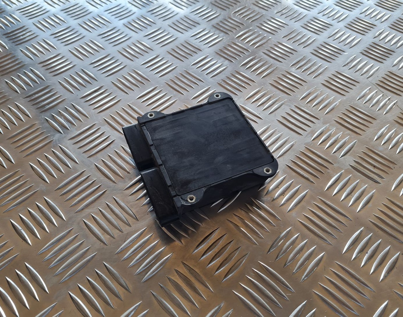 Degvielas smidzinātāju vadības bloks priekš TOYOTA AVENSIS 2007 3 Degvielas smidzinātāju vadības bloks priekš TOYOTA AVENSIS 2007