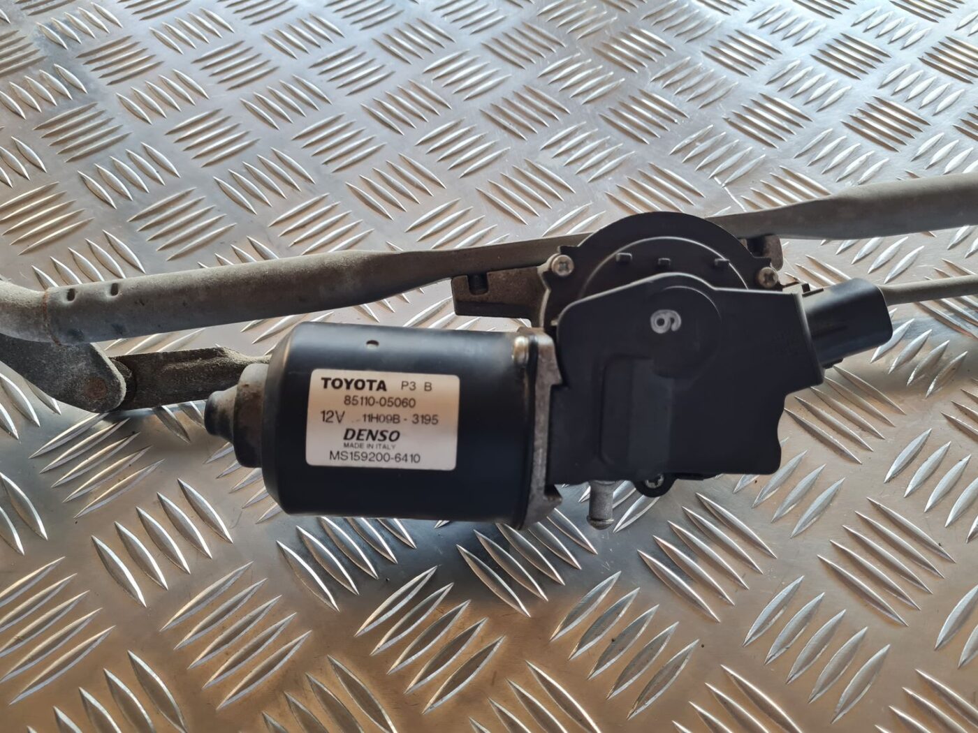 Vējstikla tīrīšanas mehānisms priekš TOYOTA AVENSIS 2007 2 Vējstikla tīrīšanas mehānisms priekš TOYOTA AVENSIS 2007