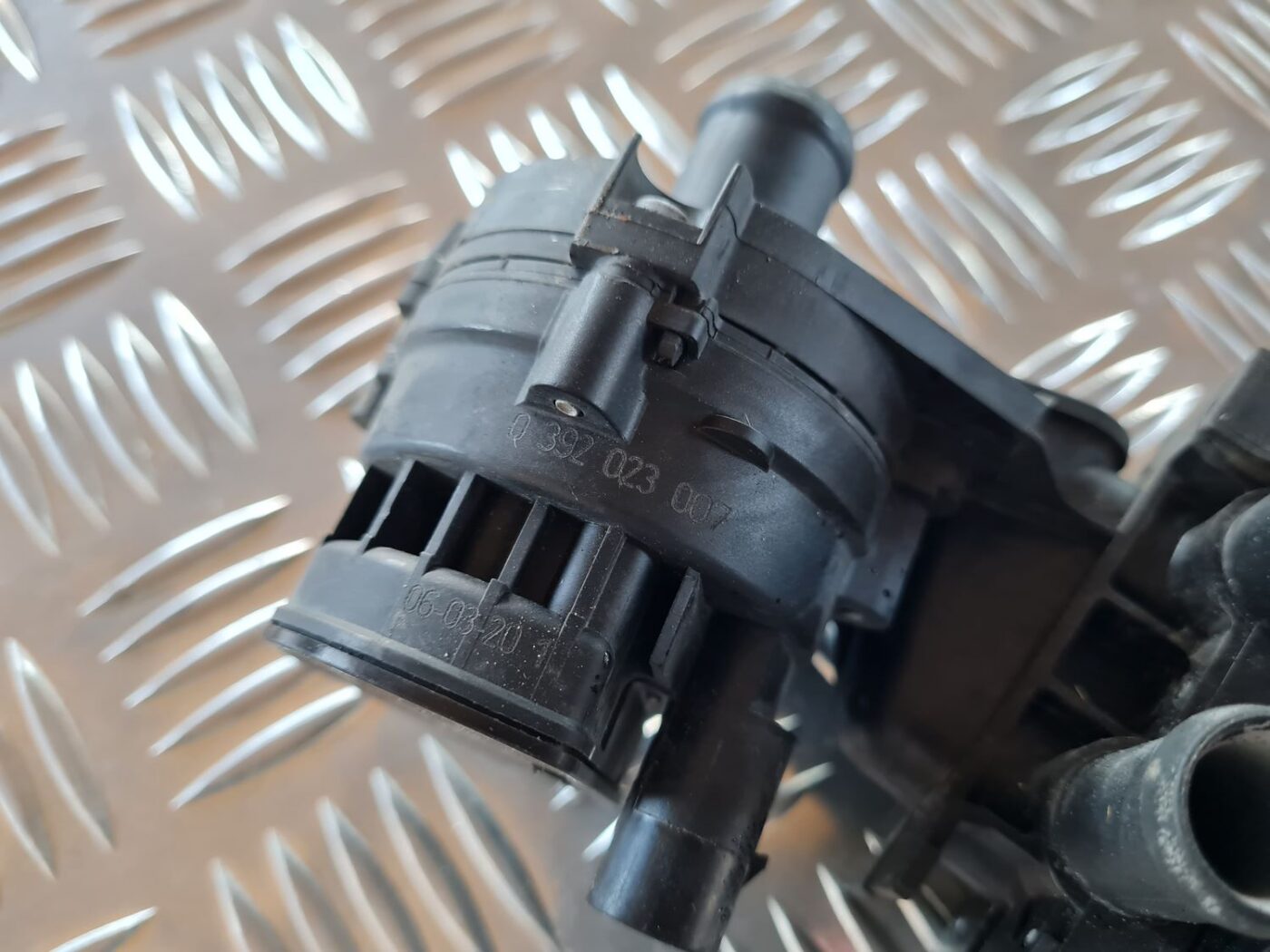 Papildus elektriskais ūdens sūknis priekš AUDI A6 AVANT 2006 S-LINE 6 Papildus elektriskais ūdens sūknis priekš AUDI A6 AVANT 2006 S-LINE