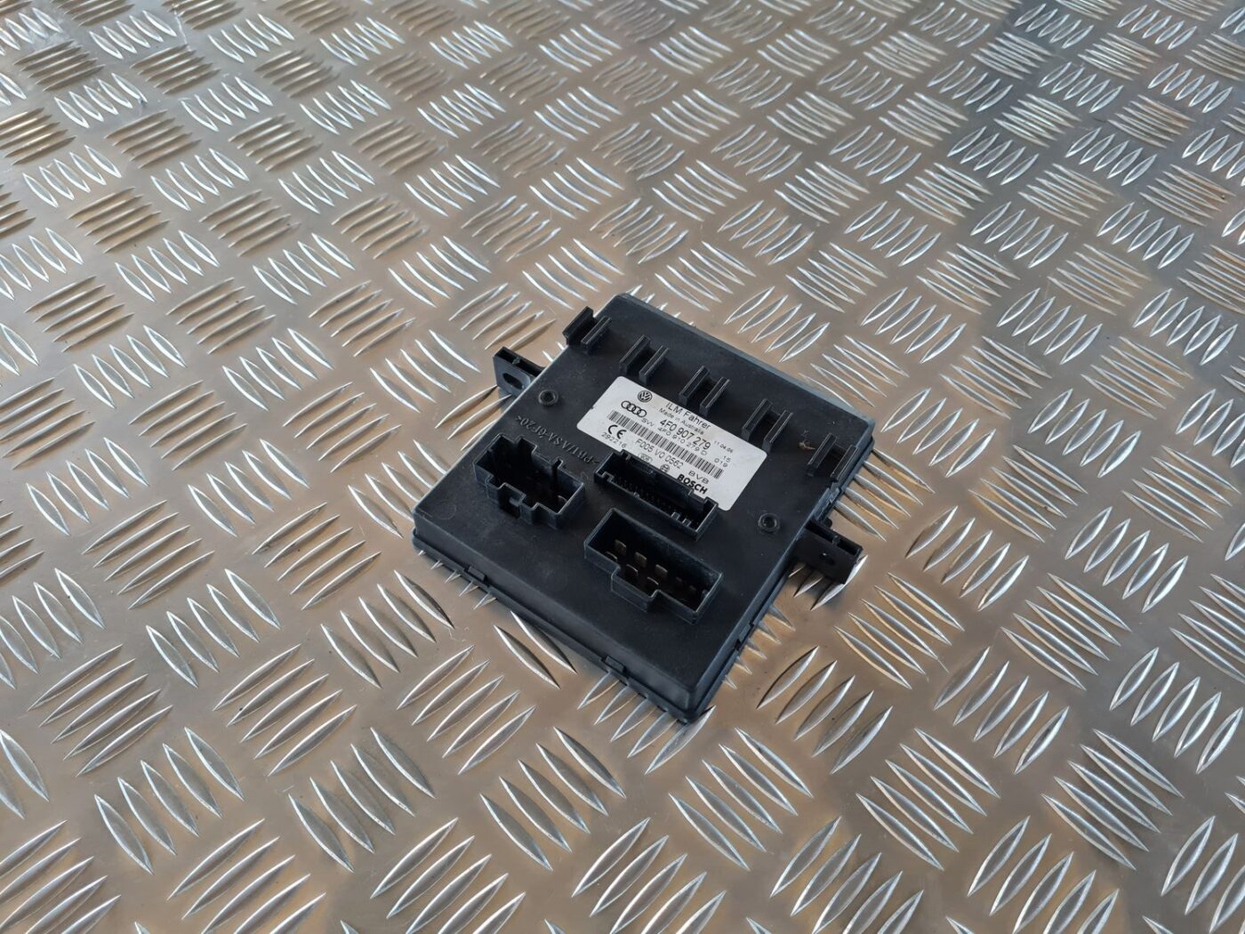 Komforta vadības bloks priekš AUDI A6 AVANT 2006 S-LINE 1 Komforta vadības bloks priekš AUDI A6 AVANT 2006 S-LINE