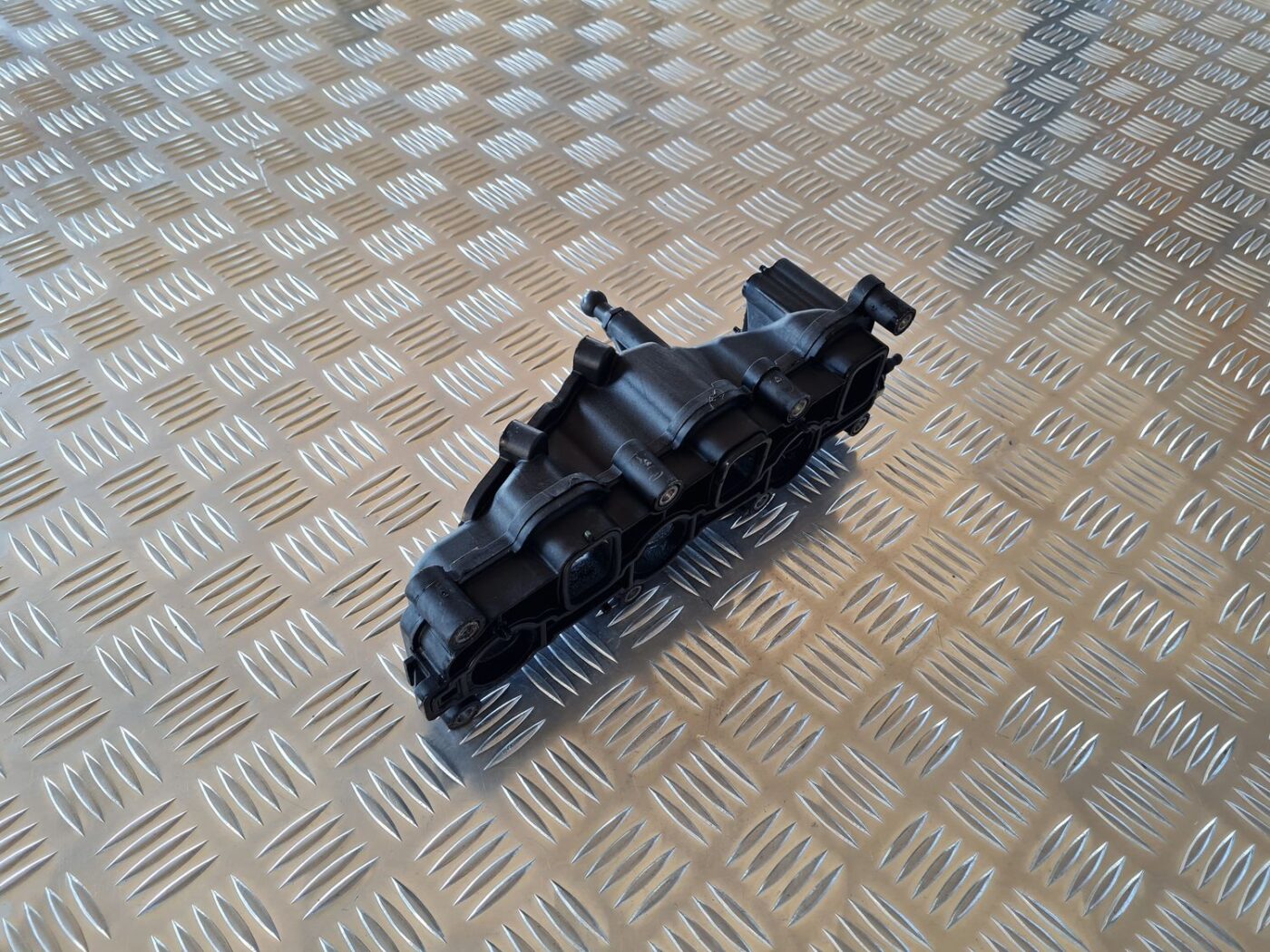 Ieplūdes kolektors priekš AUDI A6 AVANT 2006 S-LINE 1 Ieplūdes kolektors priekš AUDI A6 AVANT 2006 S-LINE