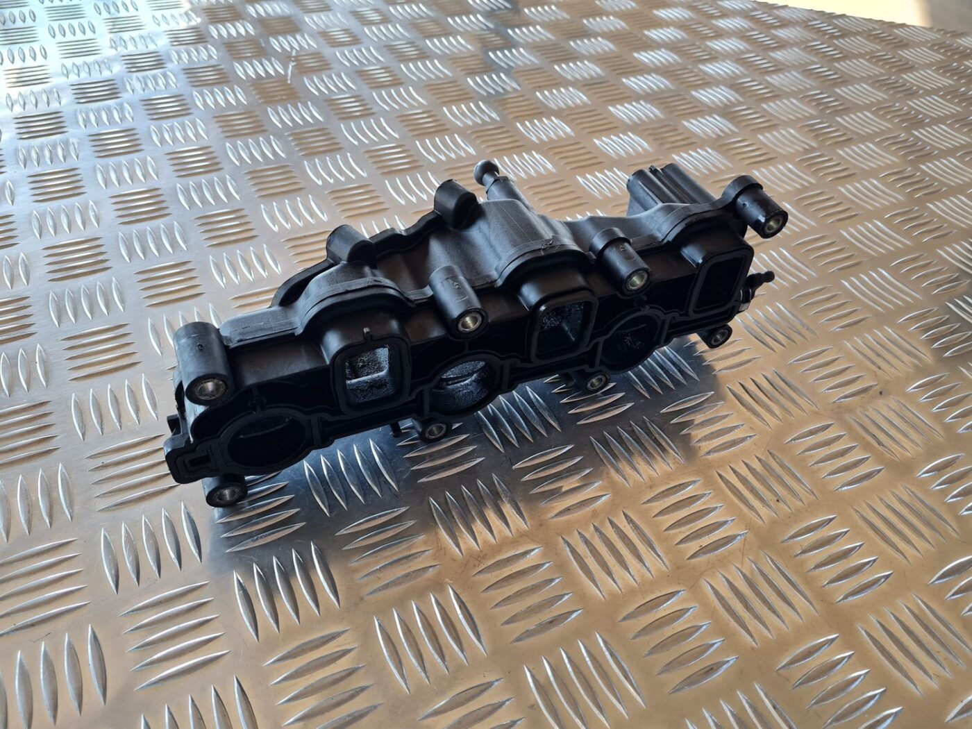 Ieplūdes kolektors priekš AUDI A6 AVANT 2006 S-LINE 2 Ieplūdes kolektors priekš AUDI A6 AVANT 2006 S-LINE