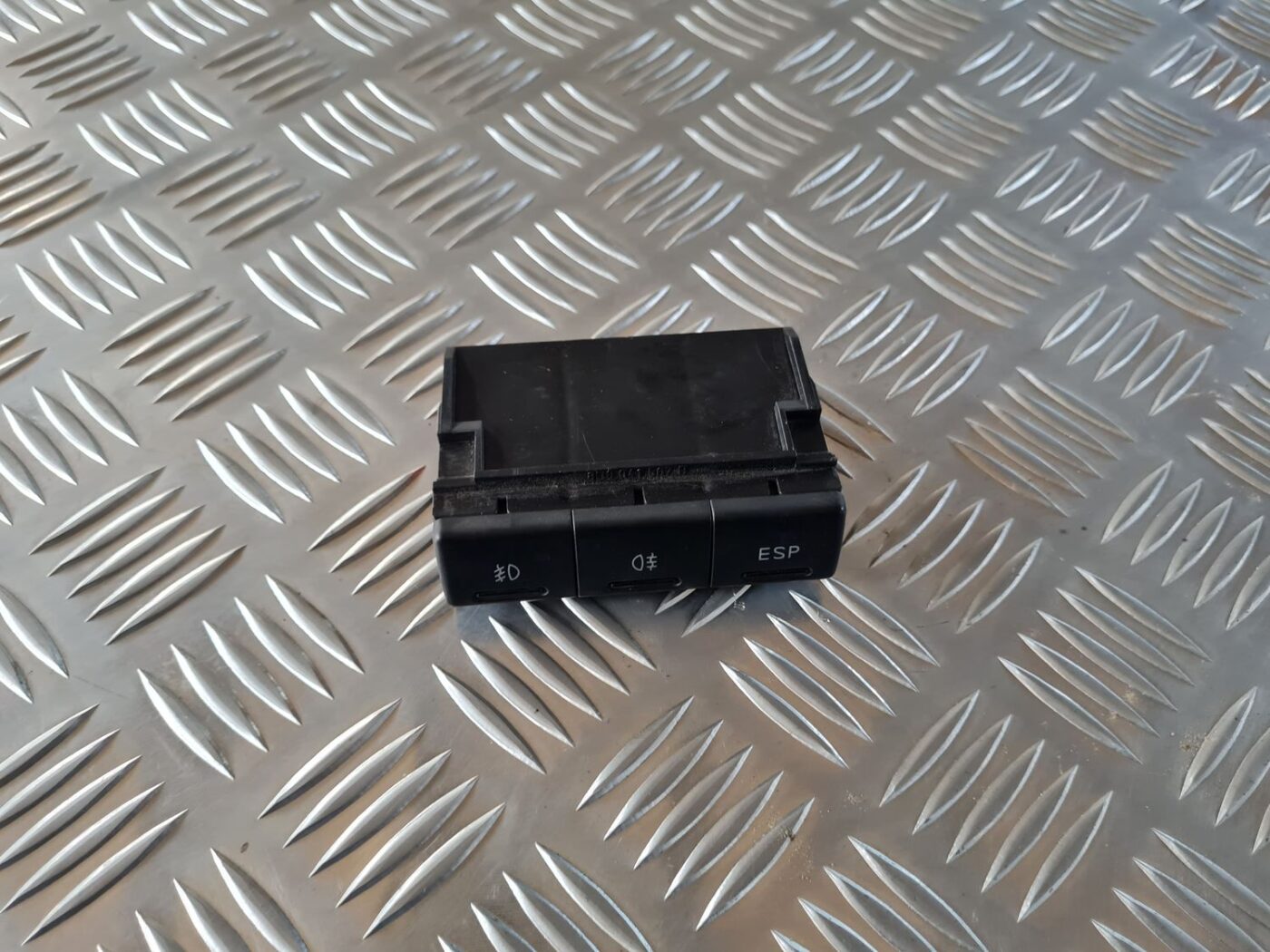 Mērinstrumentu paneļa pārslēgšanas pogas priekš AUDI A4 2000 AVANT 2 Mērinstrumentu paneļa pārslēgšanas pogas priekš AUDI A4 2000 AVANT