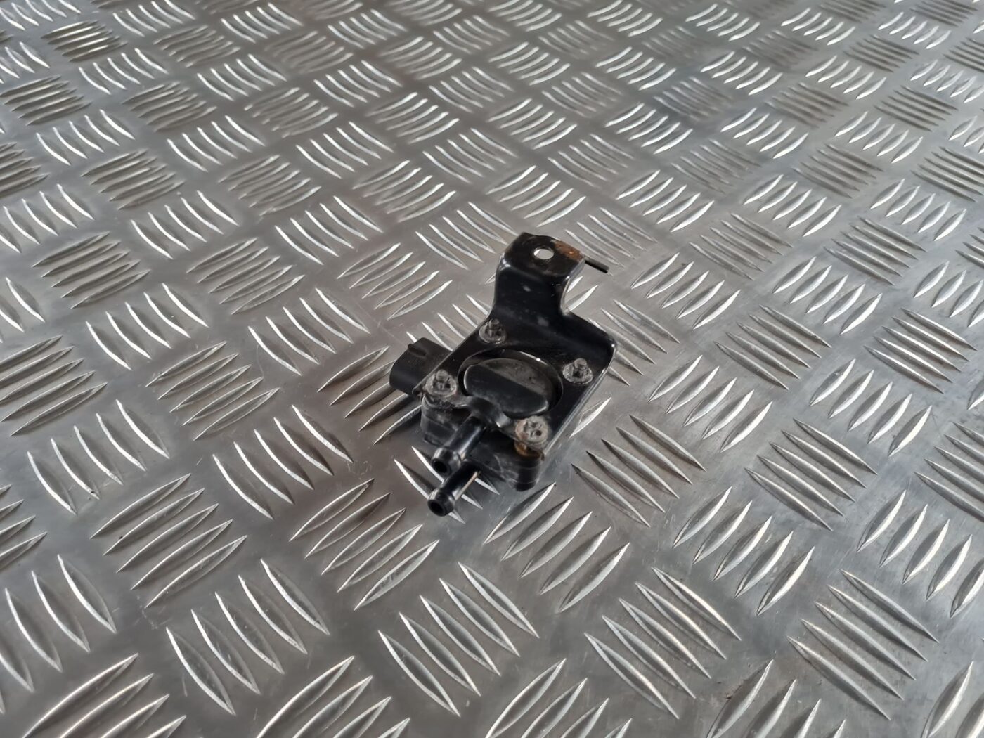 Izplūdes gāzu spiediena sensors priekš TOYOTA AVENSIS 2007 3 Izplūdes gāzu spiediena sensors priekš TOYOTA AVENSIS 2007