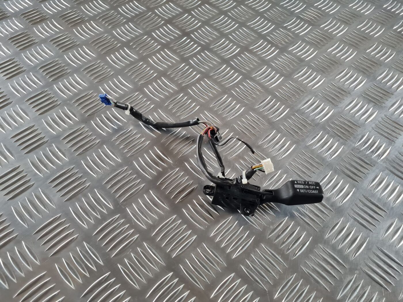Kruīza kontroles rokturis/poga priekš TOYOTA AVENSIS 2007