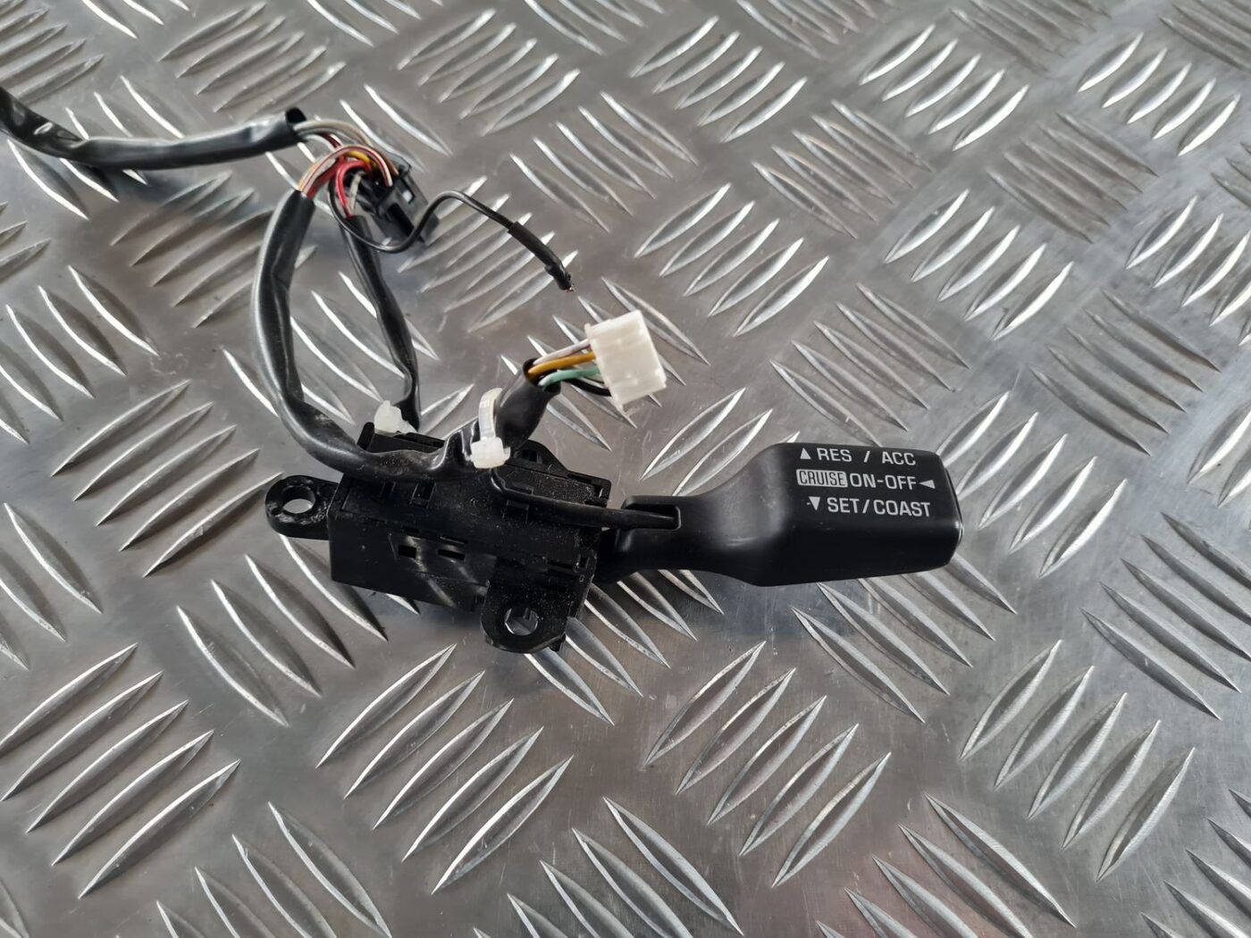 Kruīza kontroles rokturis/poga priekš TOYOTA AVENSIS 2007