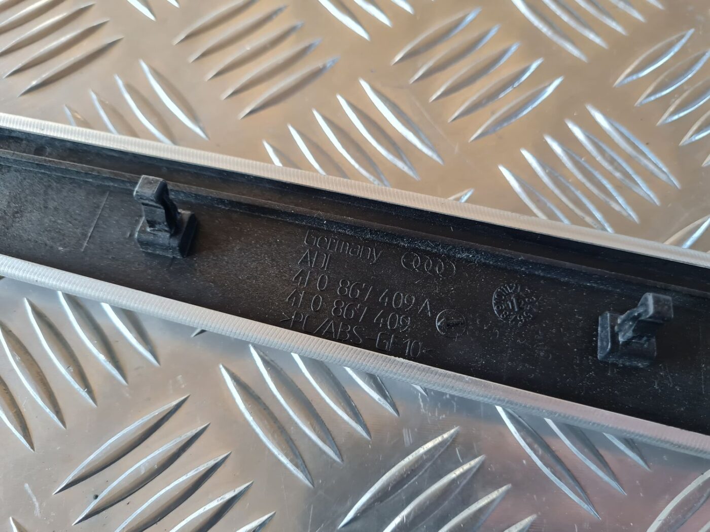 Durvju apdares uzlika priekš AUDI A6 2008 3 Durvju apdares uzlika priekš AUDI A6 2008