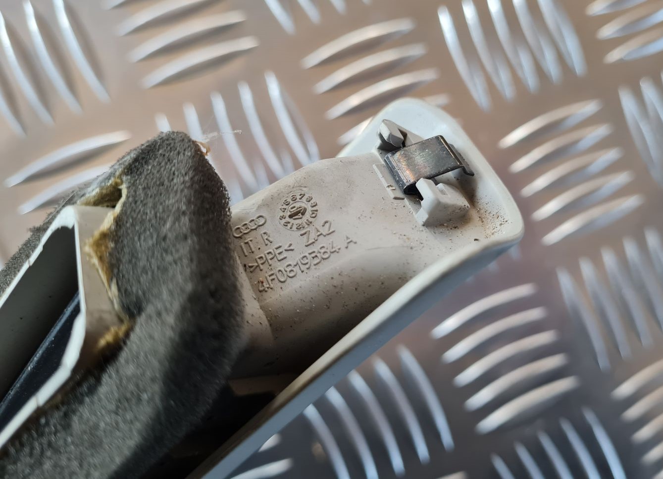 Salona statnes gaisa vads priekš AUDI A6 2008 3 Salona statnes gaisa vads priekš AUDI A6 2008