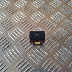 Bagāžnieka vāka atvēršanas rokturis/poga priekš AUDI A6 2008