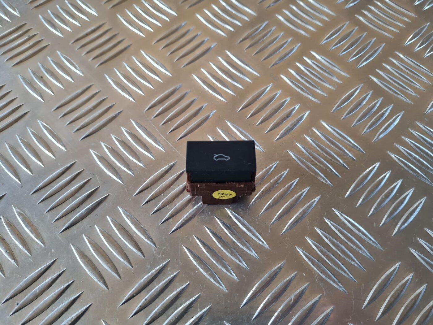 Bagāžnieka vāka atvēršanas rokturis/poga priekš AUDI A6 2008 1 Bagāžnieka vāka atvēršanas rokturis/poga priekš AUDI A6 2008