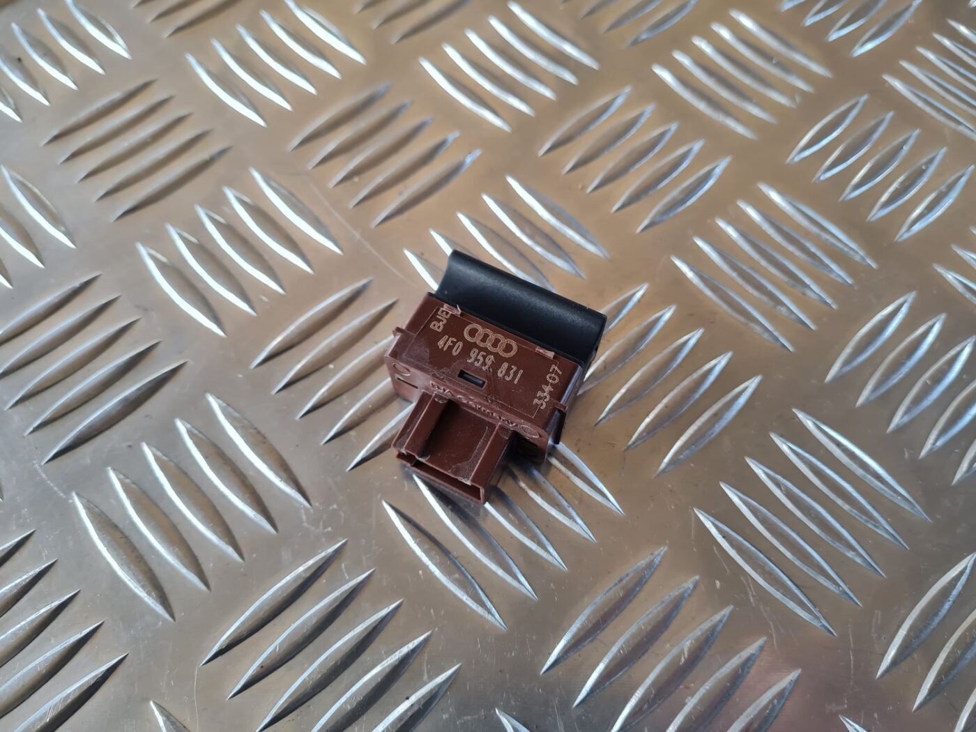 Bagāžnieka vāka atvēršanas rokturis/poga priekš AUDI A6 2008 3 Bagāžnieka vāka atvēršanas rokturis/poga priekš AUDI A6 2008