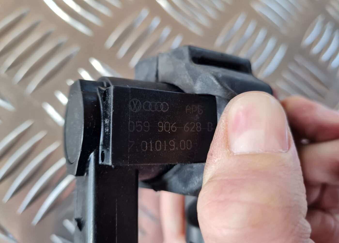 Solenoīda vakuuma vārsts priekš AUDI A6 2008 3 Solenoīda vakuuma vārsts priekš AUDI A6 2008