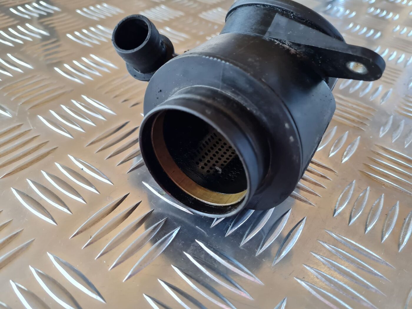 Gaisa ieplūdes vārsts priekš AUDI A6 2008 2 Gaisa ieplūdes vārsts priekš AUDI A6 2008