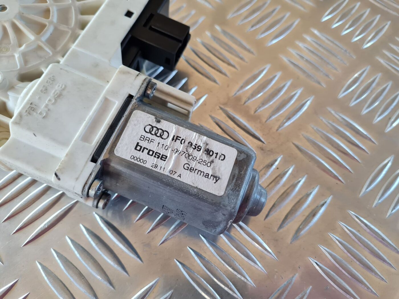 Elektrisko stiklu motors priekš AUDI A6 2008 2 Elektrisko stiklu motors priekš AUDI A6 2008