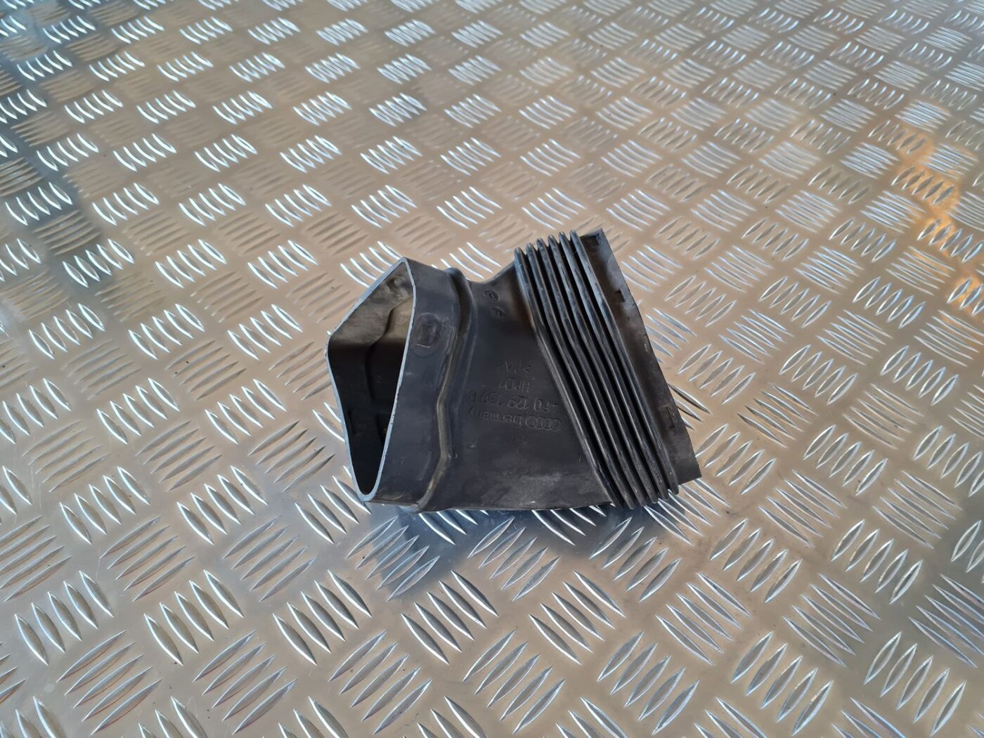 Gaisa filtra korpusa caurule priekš AUDI A6 2008 1 Gaisa filtra korpusa caurule priekš AUDI A6 2008