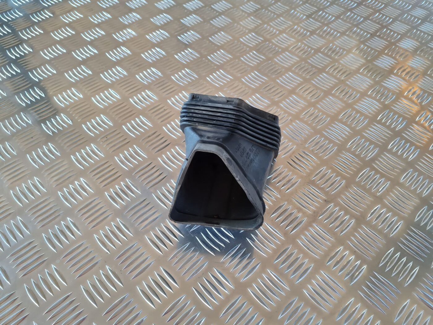 Gaisa filtra korpusa caurule priekš AUDI A6 2008 3 Gaisa filtra korpusa caurule priekš AUDI A6 2008