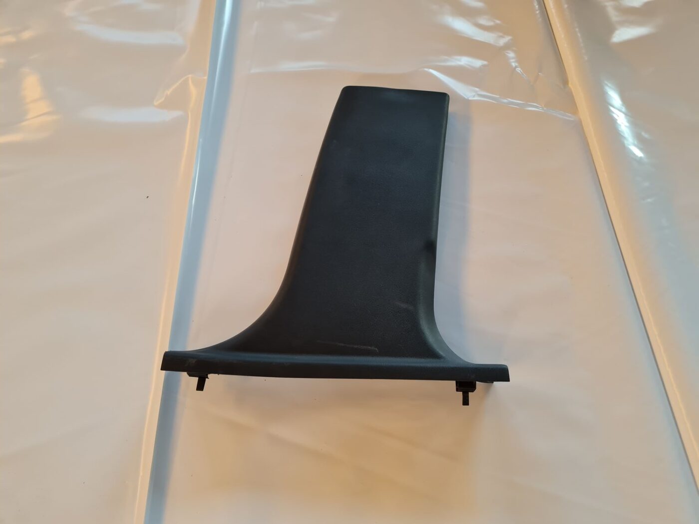 Vidējas salona statnes apdare priekš AUDI A6 2008