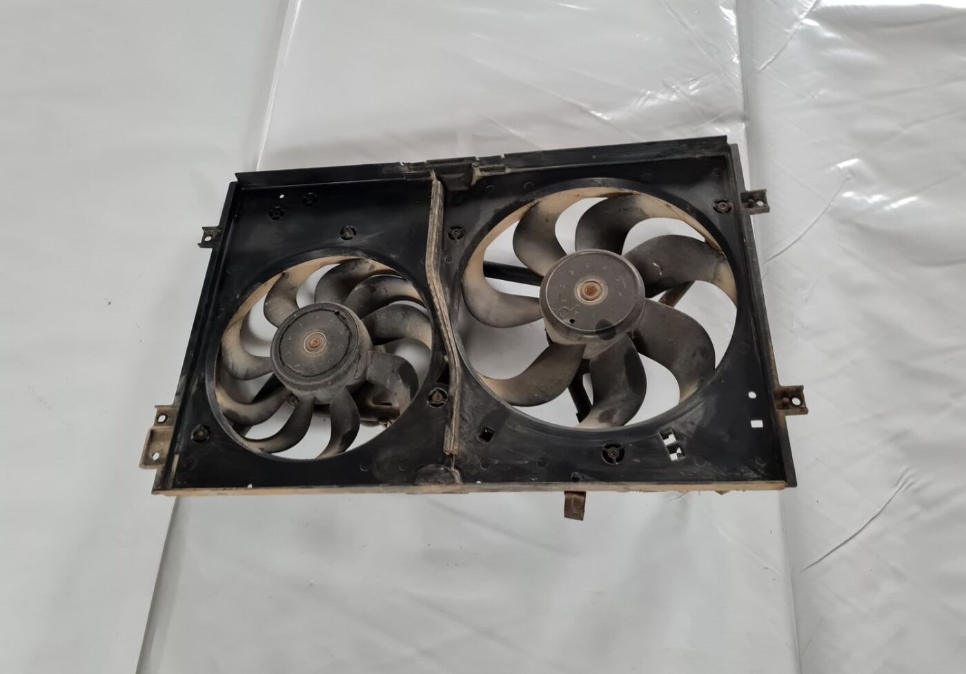 Dzesēšanas radiatora ventilators priekš VW GOLF IV 1999 5 Dzesēšanas radiatora ventilators priekš VW GOLF IV 1999