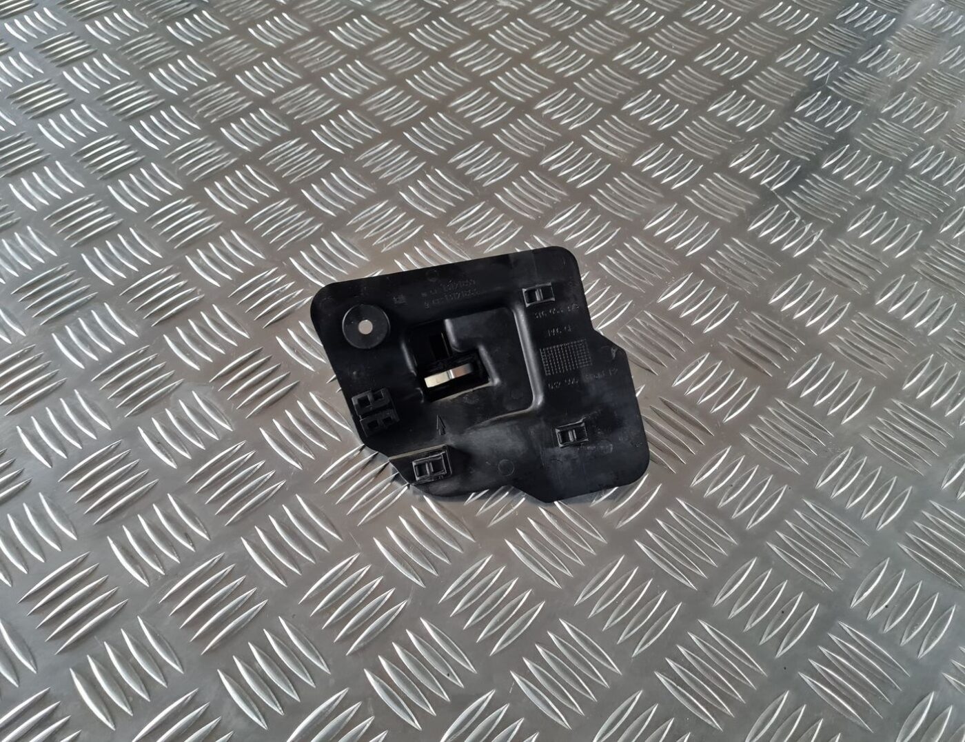 Salona durvju rokturis, priekšējais labais priekš OPEL MERIVA 2004 2 Salona durvju rokturis, priekšējais labais priekš OPEL MERIVA 2004