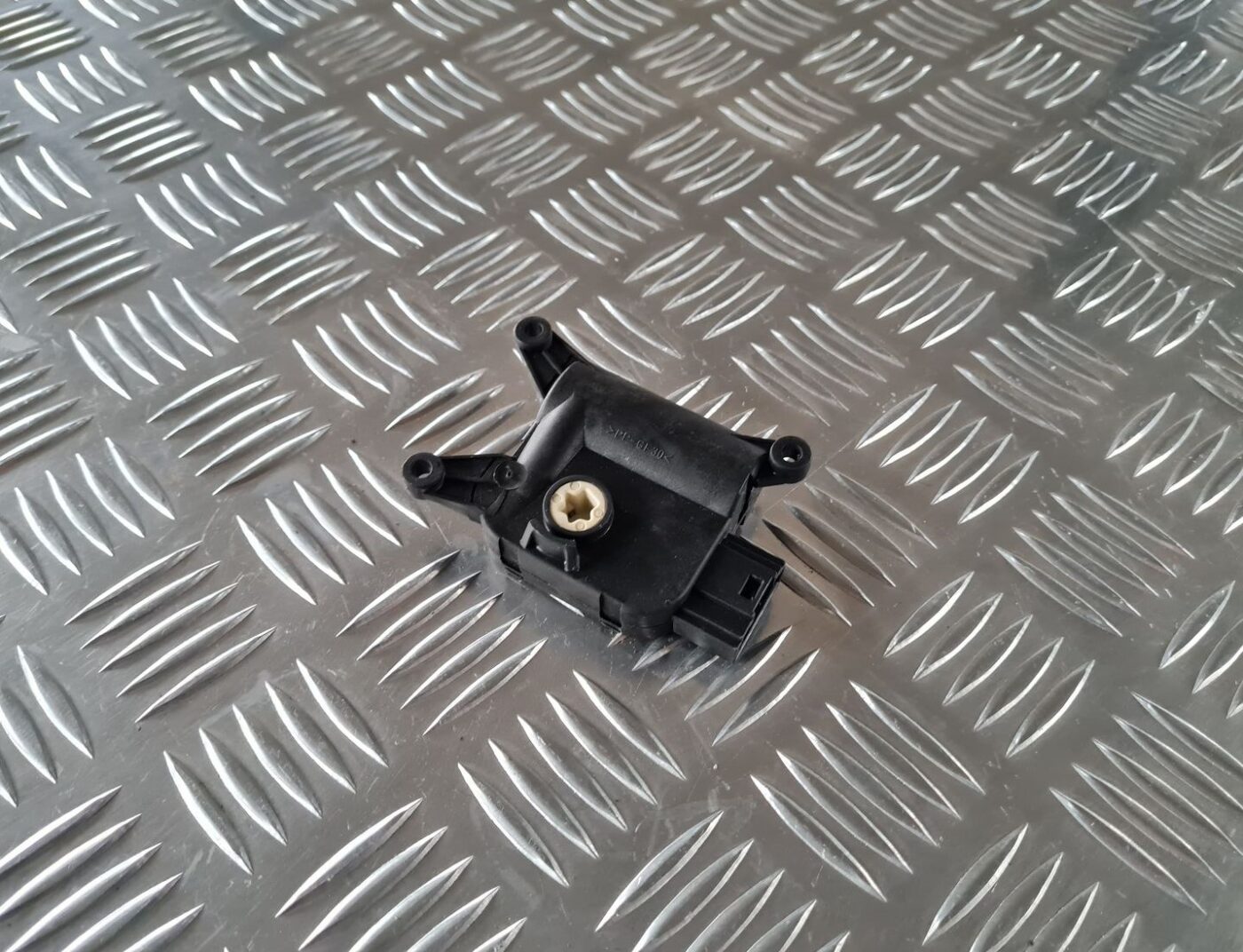 Apsildes sistēmas aktuators priekš OPEL MERIVA 2004 2 Apsildes sistēmas aktuators priekš OPEL MERIVA 2004