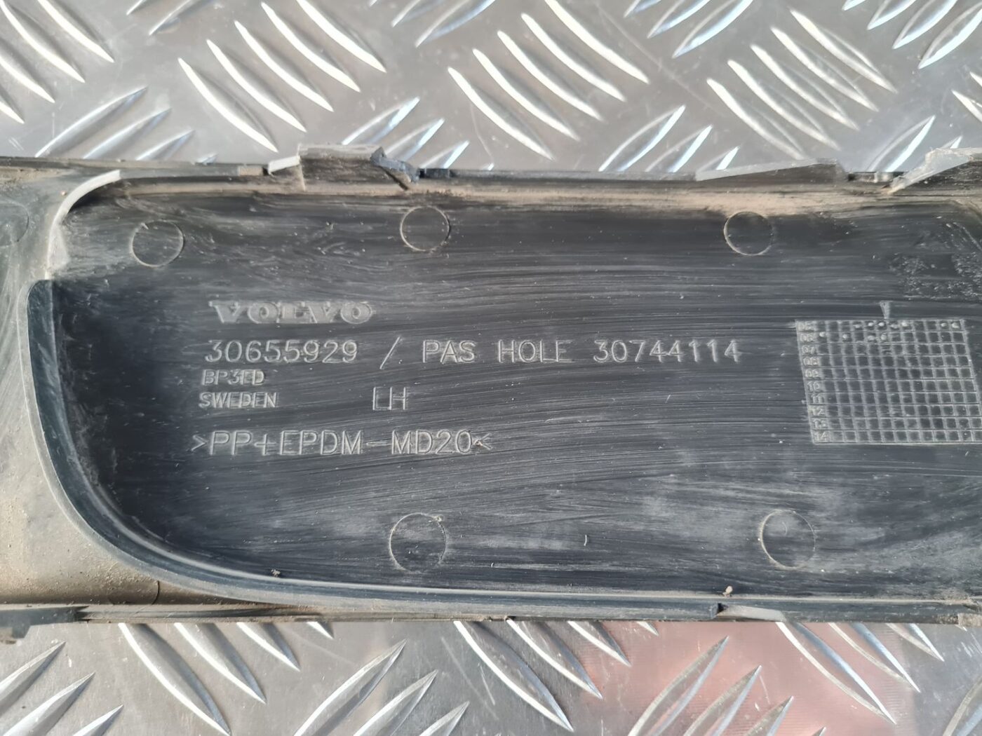 Miglas luktura reste, pa kreisi priekš VOLVO S80 2007 Black 3 Miglas luktura reste, pa kreisi priekš VOLVO S80 2007 Black