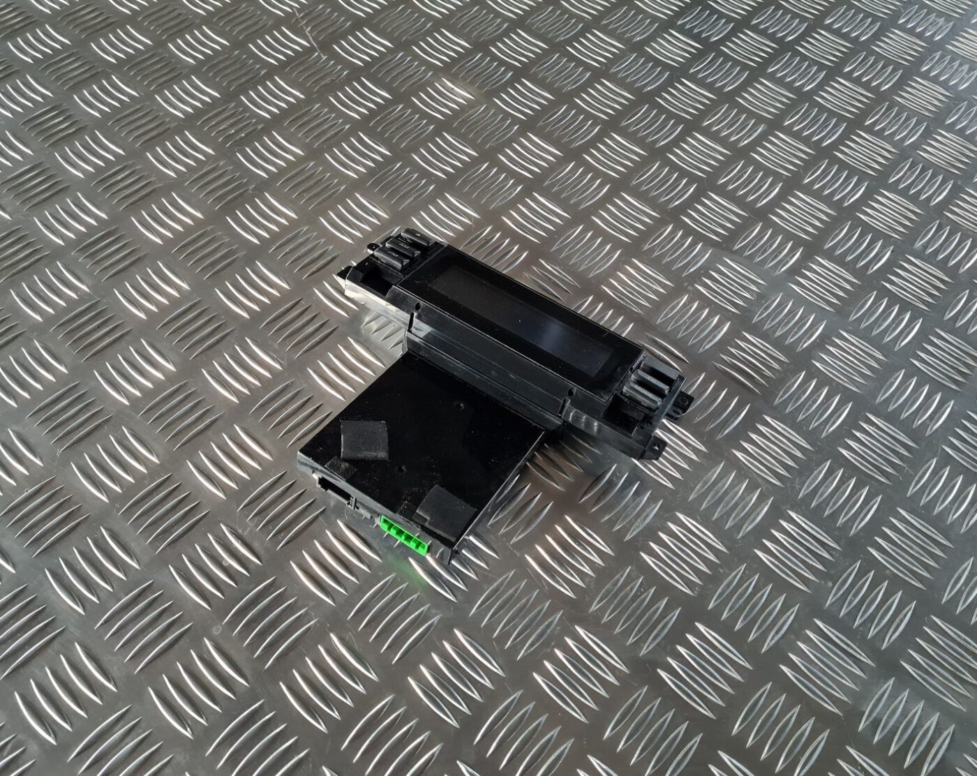 Displejs priekš VOLVO S80 2007 Black 1 Displejs priekš VOLVO S80 2007 Black