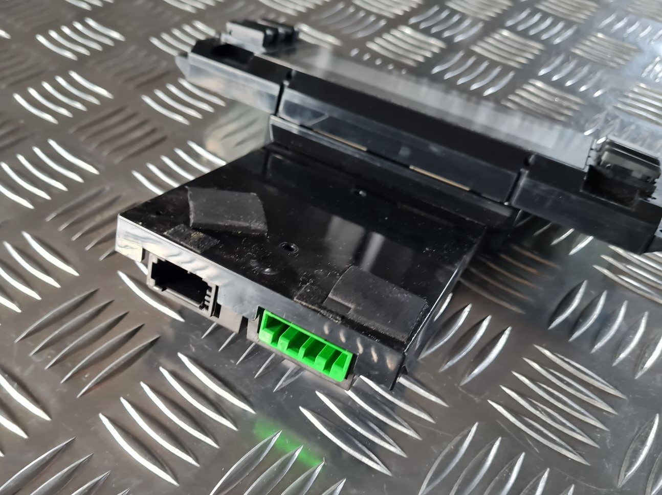 Displejs priekš VOLVO S80 2007 Black 2 Displejs priekš VOLVO S80 2007 Black