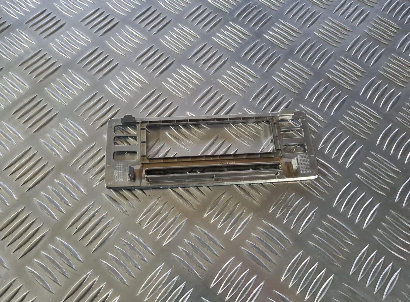 Automašīnas radio dekoratīva uzlika priekš VOLVO S80 2007 Black 2 Automašīnas radio dekoratīva uzlika priekš VOLVO S80 2007 Black