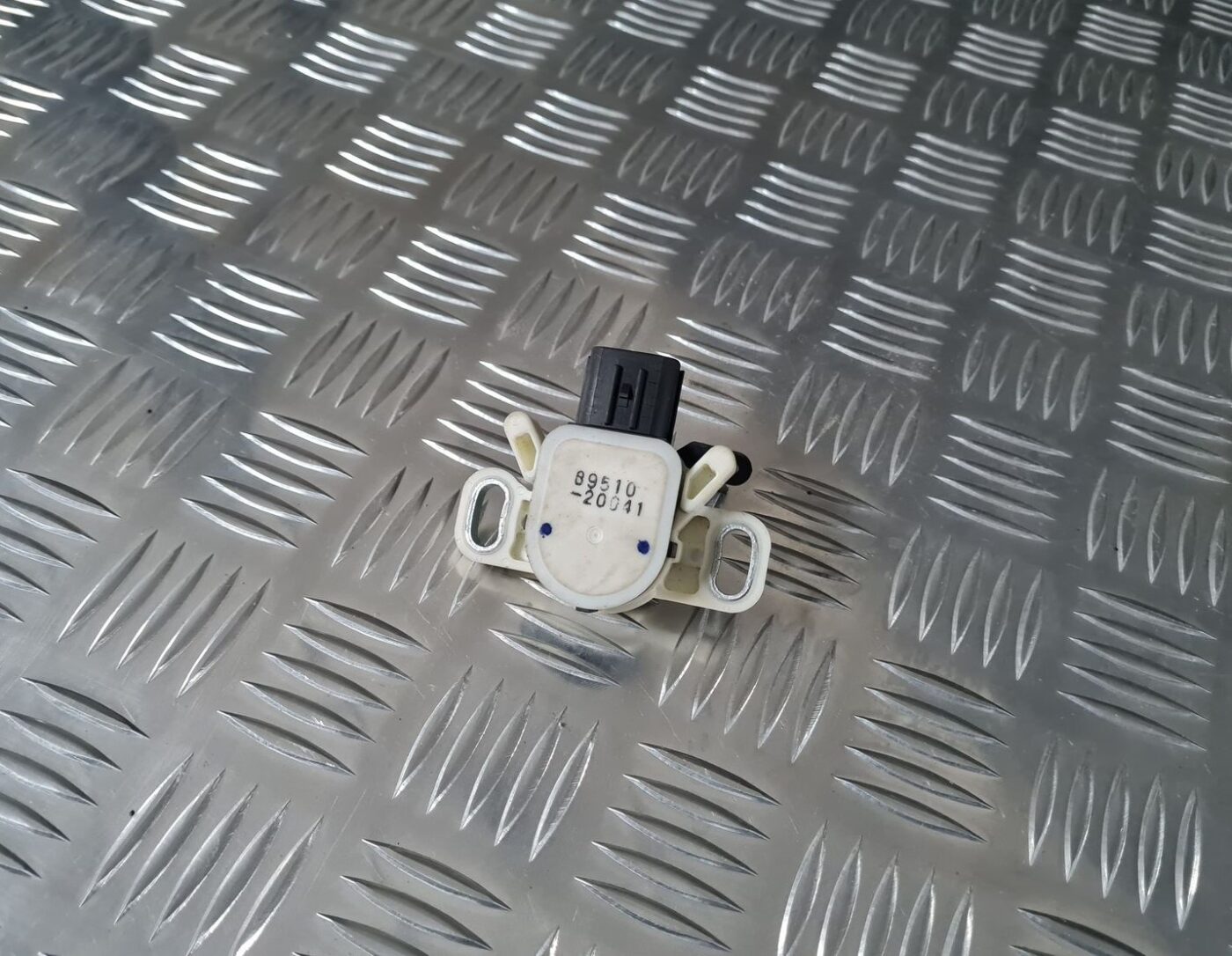 Bremžu signāla slēdzis priekš TOYOTA AVENSIS 2010 1 Bremžu signāla slēdzis priekš TOYOTA AVENSIS 2010