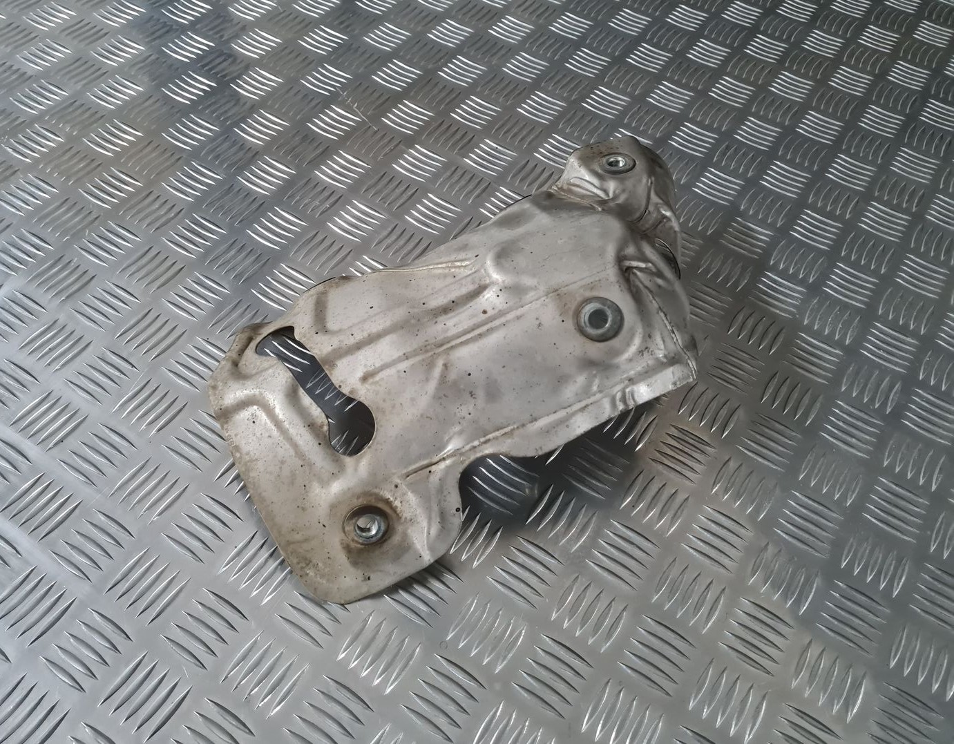 Karstuma aizsargs (mazs) priekš TOYOTA AVENSIS 2010 2 Karstuma aizsargs (mazs) priekš TOYOTA AVENSIS 2010