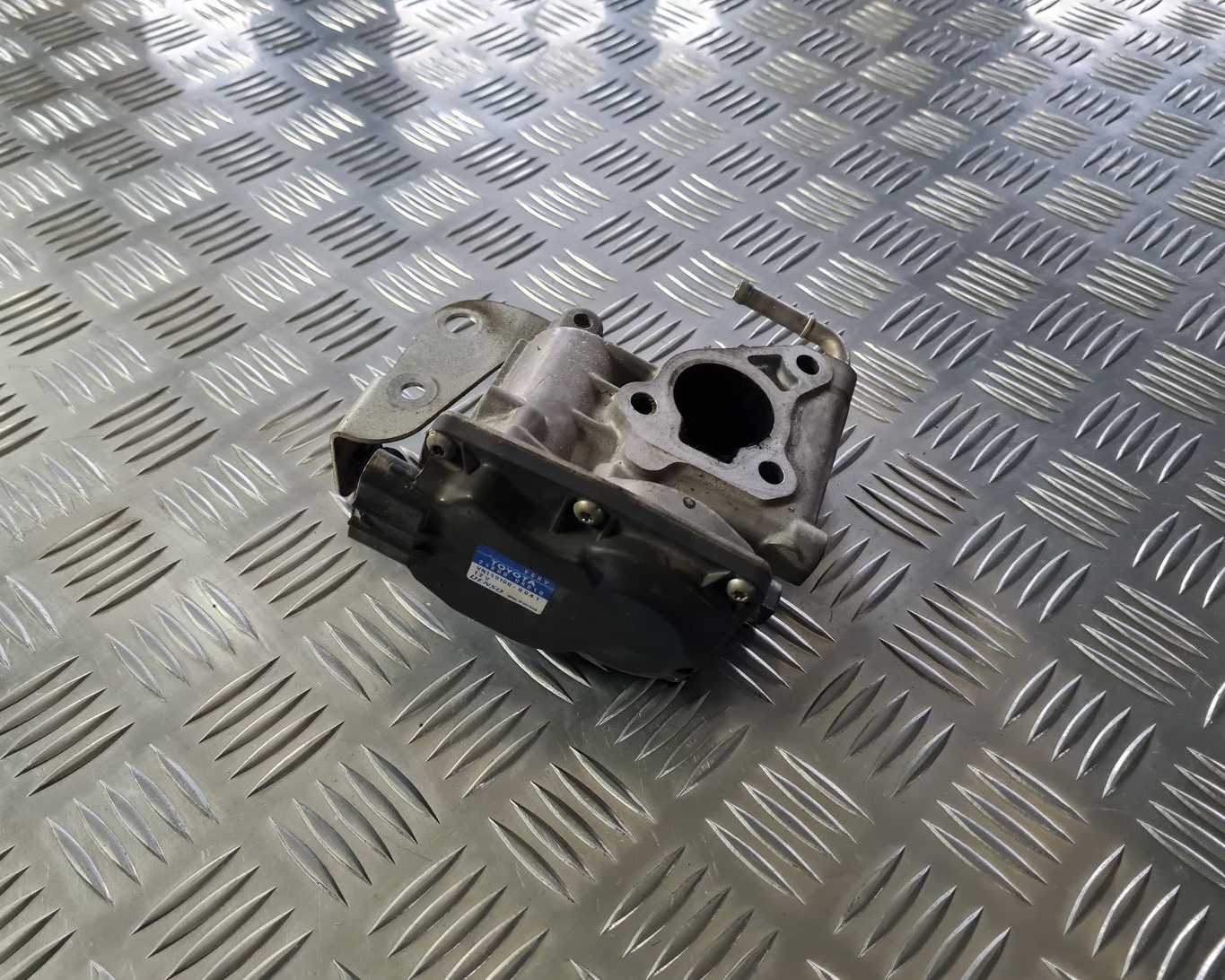 EGR vārsts priekš TOYOTA AVENSIS 2010 1 EGR vārsts priekš TOYOTA AVENSIS 2010