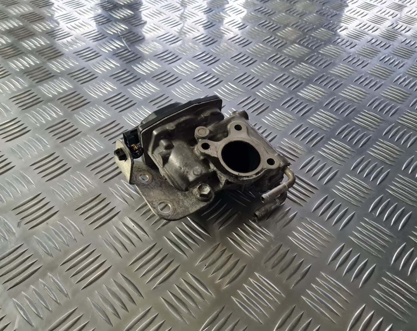 EGR vārsts priekš TOYOTA AVENSIS 2010 4 EGR vārsts priekš TOYOTA AVENSIS 2010