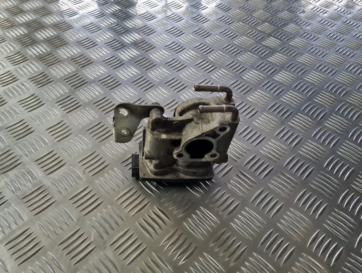 EGR vārsts priekš TOYOTA AVENSIS 2010 3 EGR vārsts priekš TOYOTA AVENSIS 2010