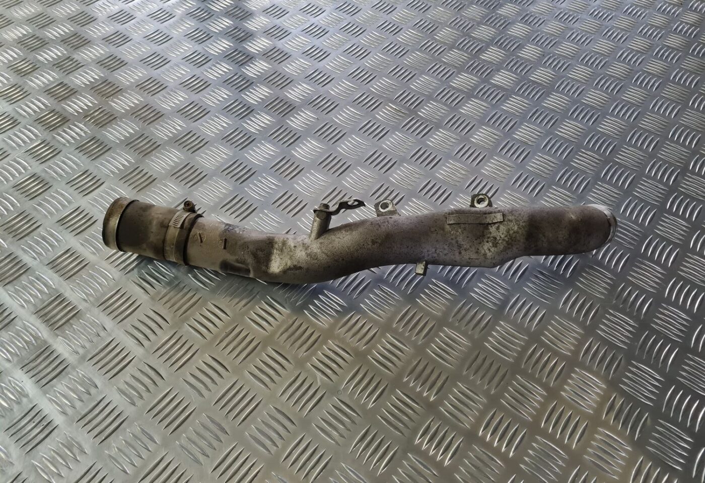 Interkulera caurule priekš TOYOTA AVENSIS 2010 1 Interkulera caurule priekš TOYOTA AVENSIS 2010