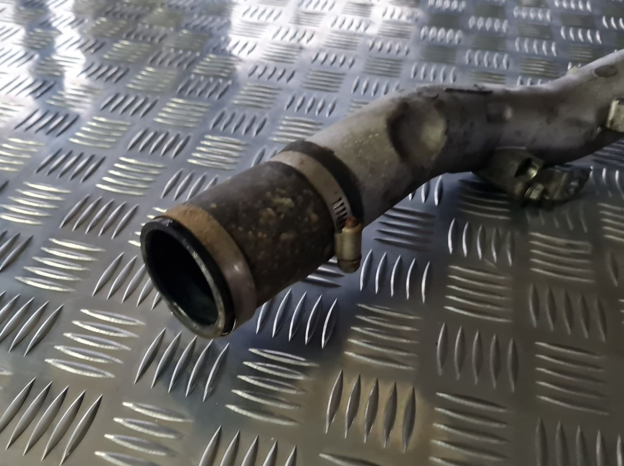 Interkulera caurule priekš TOYOTA AVENSIS 2010 4 Interkulera caurule priekš TOYOTA AVENSIS 2010