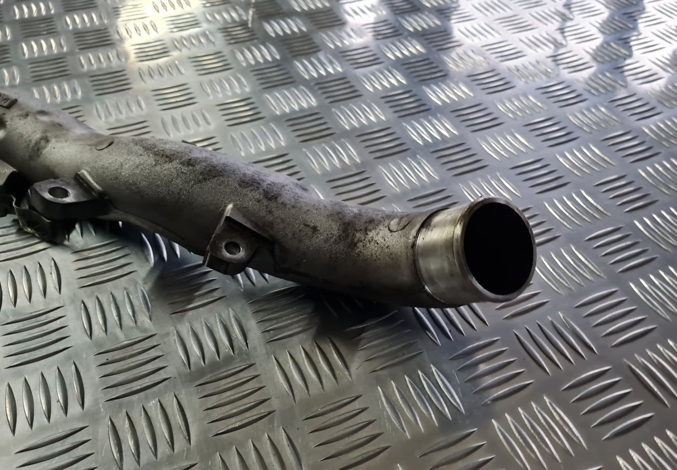 Interkulera caurule priekš TOYOTA AVENSIS 2010 3 Interkulera caurule priekš TOYOTA AVENSIS 2010