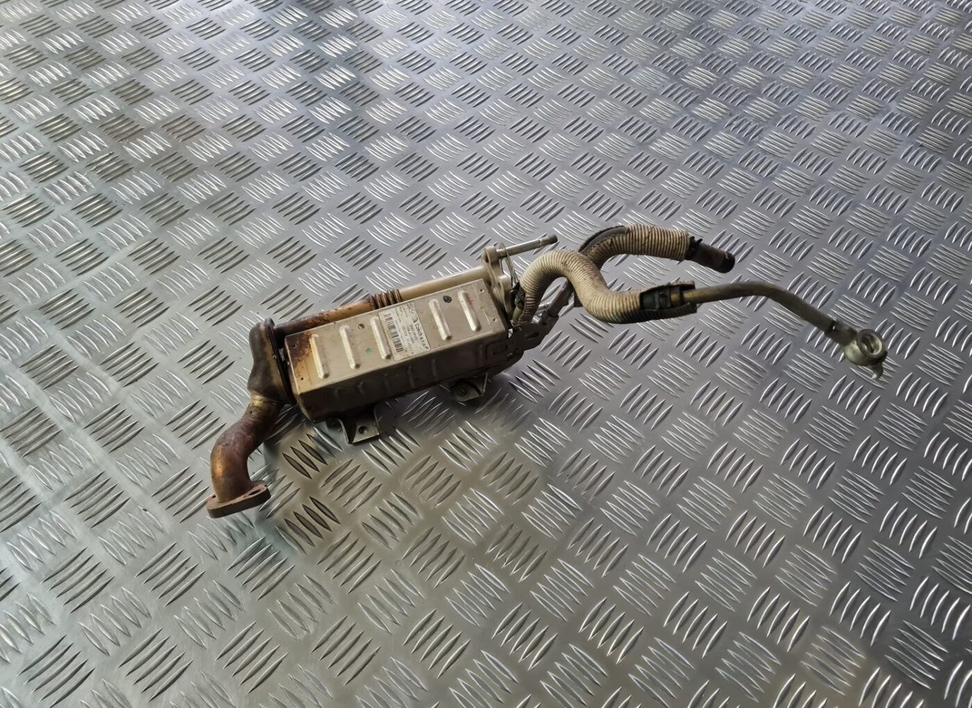 EGR vārsta dzesētājs priekš TOYOTA AVENSIS 2010 1 EGR vārsta dzesētājs priekš TOYOTA AVENSIS 2010