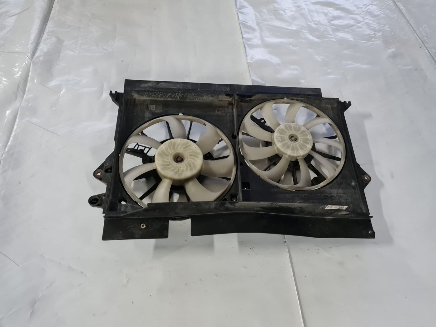 Dzesēšanas radiatora ventilators priekš TOYOTA AVENSIS 2010 2 Dzesēšanas radiatora ventilators priekš TOYOTA AVENSIS 2010