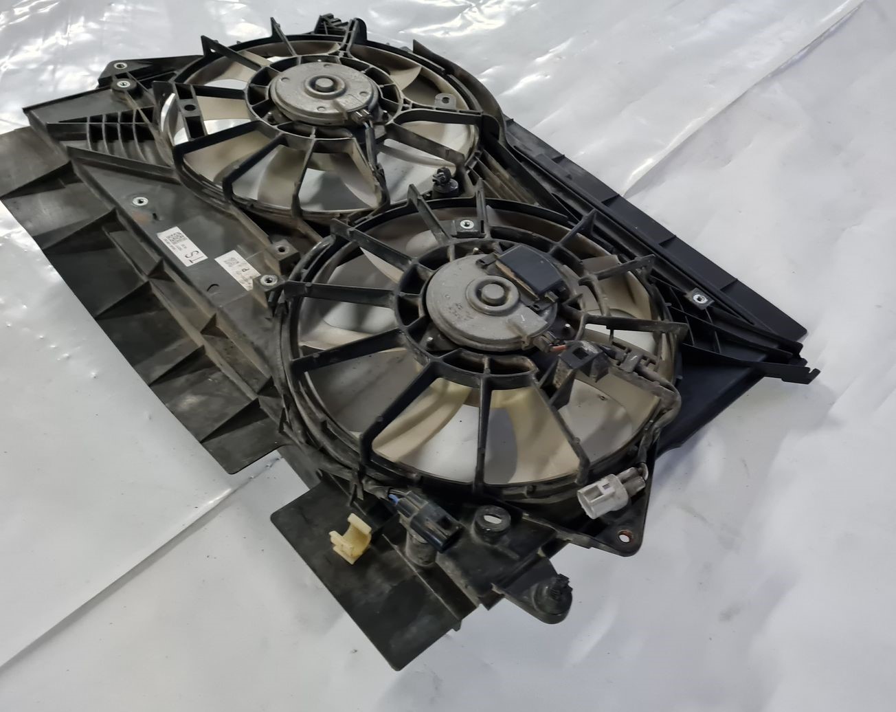 Dzesēšanas radiatora ventilators priekš TOYOTA AVENSIS 2010 3 Dzesēšanas radiatora ventilators priekš TOYOTA AVENSIS 2010