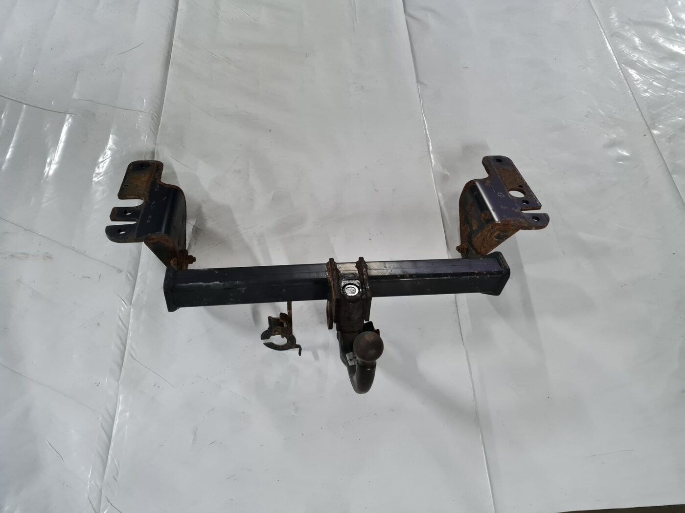 Sakabes ierīce (farkops) priekš TOYOTA AVENSIS 2010 1 Sakabes ierīce (farkops) priekš TOYOTA AVENSIS 2010