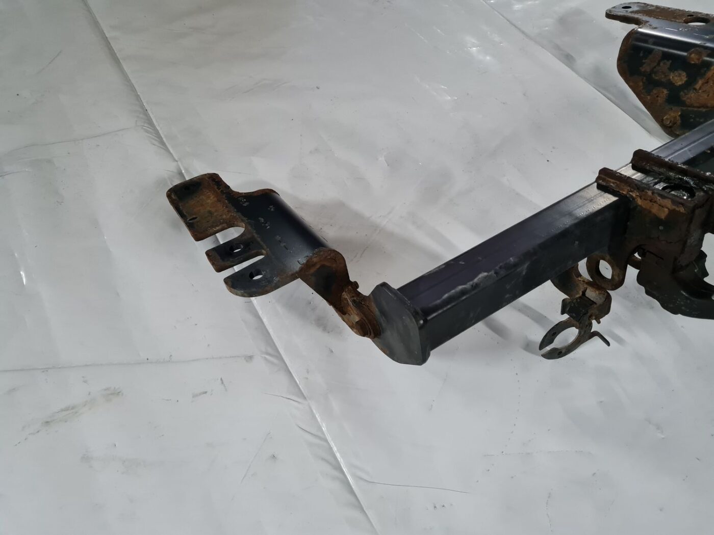 Sakabes ierīce (farkops) priekš TOYOTA AVENSIS 2010 2 Sakabes ierīce (farkops) priekš TOYOTA AVENSIS 2010