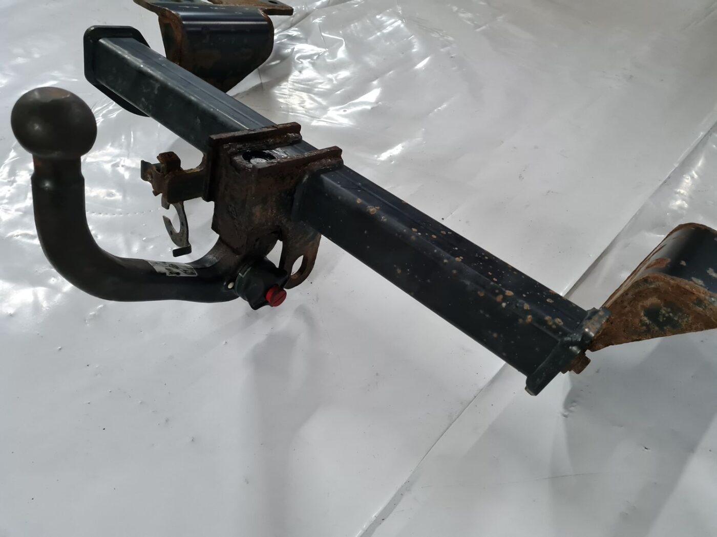 Sakabes ierīce (farkops) priekš TOYOTA AVENSIS 2010 6 Sakabes ierīce (farkops) priekš TOYOTA AVENSIS 2010