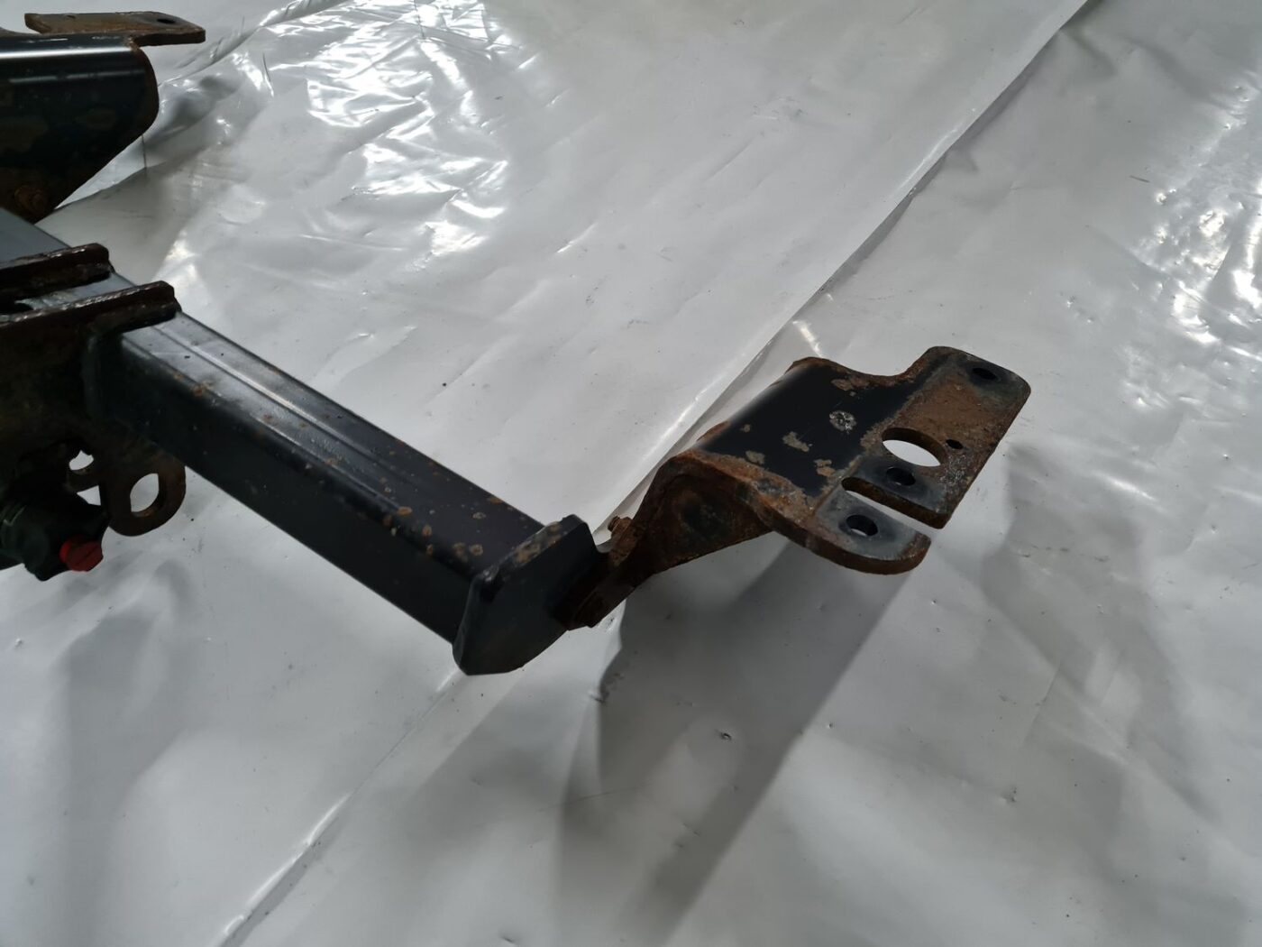 Sakabes ierīce (farkops) priekš TOYOTA AVENSIS 2010 4 Sakabes ierīce (farkops) priekš TOYOTA AVENSIS 2010